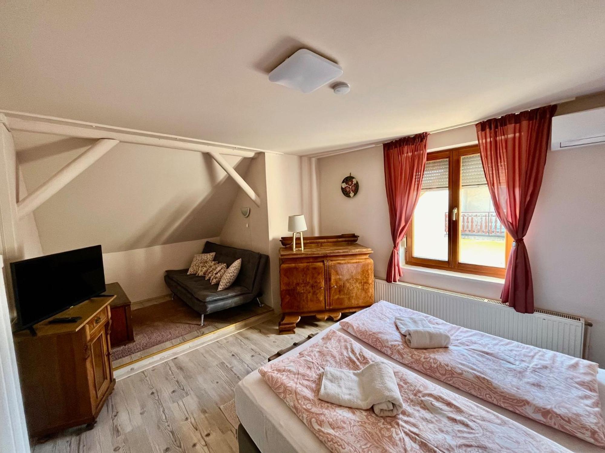 Hotel Borbaratok Vendeghaz Villány Exteriér fotografie